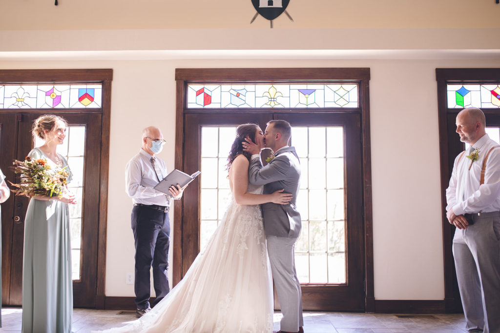 wedding, wedding ceremony, first kiss